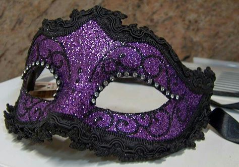 Purple Masquerade Ball Mask Maskerade Masks, Duck Dance, Maskerade Mask, Purple Masquerade Mask, Purple Masquerade, Masquerade Mask Diy, Masquerade Halloween Costumes, Crystal Mask, Purple Mask