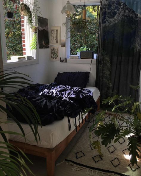 Mcm Bedroom, Aesthetic Bedroom Decor Ideas, Aesthetic Bedroom Decor, Boho Grunge, Mood Lighting, Small Room Design, Aesthetic Rooms, Pretty Room, Dreamy Room