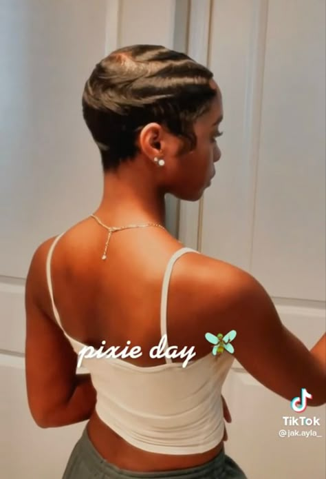 Fingerwaves Short Hair Black, Toni Braxton Short Hair, Fingerwaves Short Hair, Short Hair 90s, 90s Pixie, Hair 90s, Finger Waves Short Hair, Short Hair Waves, Short Shaved Hairstyles