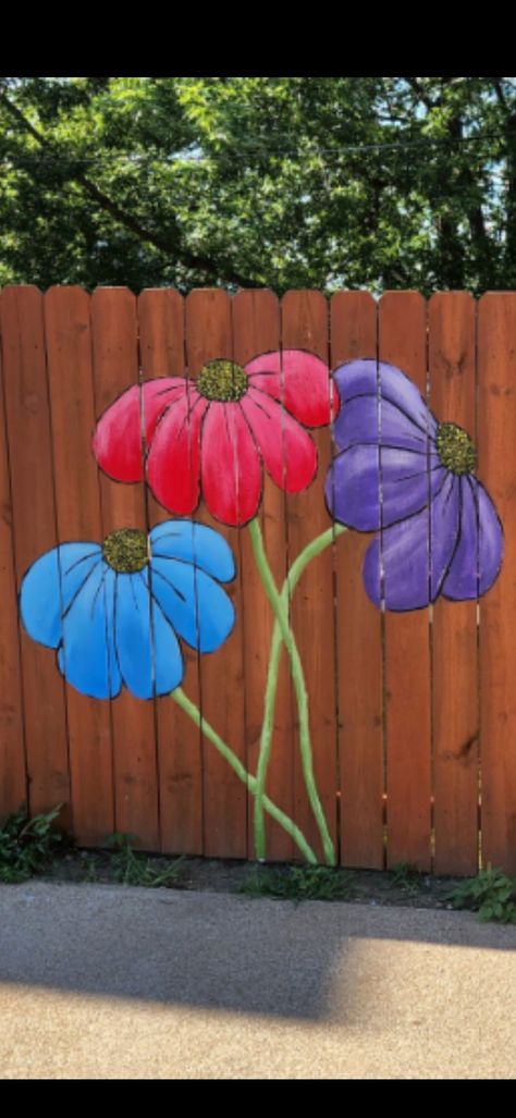 Flowers painted on fence Arcylic Fence Painting Ideas, Painted Fences, Fence Murals, Painted Fence, Fence Painting, Garden Fence Art, Garden Mural, Flower Mural, Fence Art