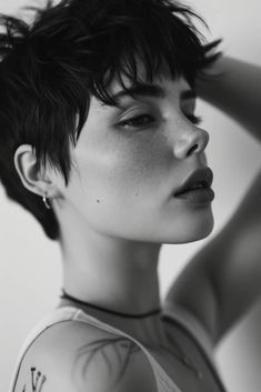 Edgy Short Haircuts, Longer Pixie Haircut, Edgy Haircuts, Long Pixie Cuts, Edgy Short Hair, Long Pixie, Corte De Cabelo Masculino, Girl Short Hair, Short Hair Haircuts