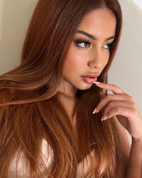 Copper hair Copper On Latina, Copper On Brown Skin, Copper Hair On Morena Skin, Coppery Brown Hair, Dark Copper On Brown Skin, Brown Copper, Copper Brown, Brown Copper Hair, 2024 Copper Hair