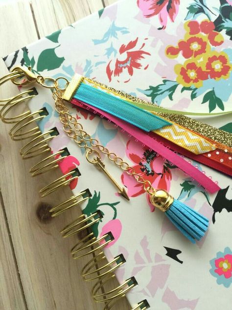 (4) ❡Planner Inspiration❡ on Pinterest Phone Dangle Charms, Planner Charms Diy, Tassen Hanger, Gold Planner, Roanoke Virginia, Charm Phone, Planner Charms, Phone Charms, Planner Clips