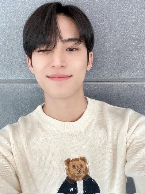 daily mingyu 🐶 on Twitter: "blessing your timeline with mingyu selca https://t.co/WcJpiaHZUy" / Twitter Seventeen Freebies, Seventeen Selca, Mingyu Svt, Choi Hansol, Kim Min Gyu, Won Woo, Seventeen Mingyu, Seventeen Debut, Going Seventeen