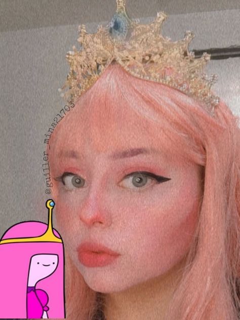 Maquillaje inspirado en la dulce princesa 💗✨ Princess Bubblegum Makeup, Princess Bubblegum Cosplay, Princess Bubblegum, Cosplay Makeup, Halloween Cosplay, Pink Hair, Maquillaje De Ojos, Adventure Time, Halloween Costume