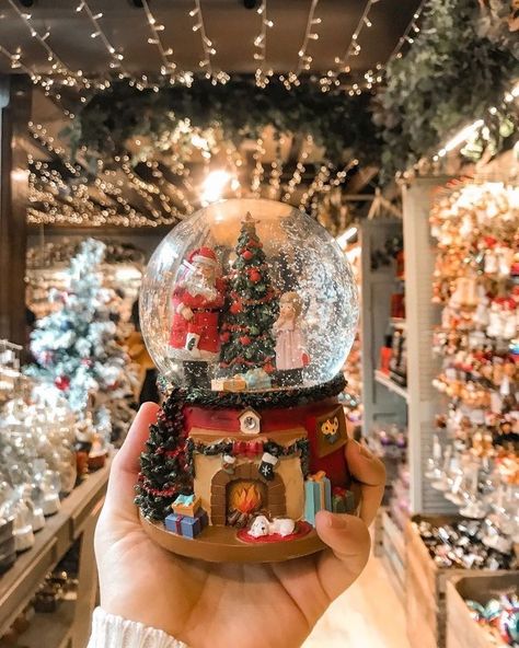 Christmas Snow Globe, Christmas Snow Globes, My Darling, Holiday Books, Wonderful Time Of The Year, Christmas Snow, Cute Room Decor, Snow Globe, Art Challenge