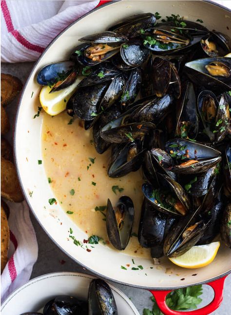 Recipe courtesy of PEI Mussels Steamed Mussels, Mussels Recipe, Shellfish Recipes, Seafood Dinner, Great Appetizers, Fish Dishes, Seafood Dishes, Ravioli, Fish And Seafood