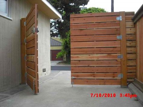 wooden driveway gates | 1x6 redwood modern horizontal privacy driveway gates, with electric ... Privacy Driveway, Wood Fence Gates, Tor Design, Backyard Gates, Wooden Gates Driveway, Wooden Gate, Fence Gate Design, Side Gates, Horizontal Fence