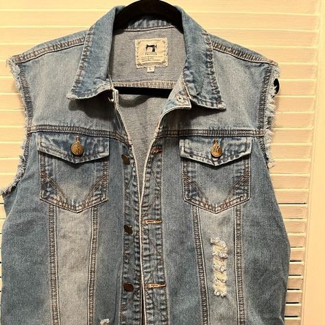 NWOT Sleeveless Button-Up Denim Jean Jacket Vest Jacket Without Sleeves, 80s Film, Sleeveless Denim Jacket, Disney Fits, Sleeveless Jean Jackets, Demin Jacket, Roller Rink, Jean Jacket Vest, Denim Jacket Outfit