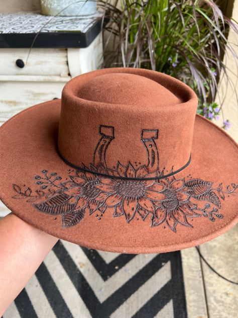 Felt Burnt Hats, Leather Burned Hats, Burning Hat Ideas, Cheetah Print Burned Hat, Burn Felt Hat, Western Burned Hat, How To Burn Designs In Hats, Custom Burnt Cowboy Hats, Wood Burn Hat