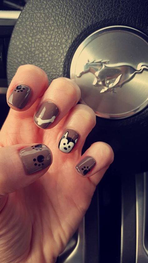 Husky Nails Husky Nails, Husky Nail Designs, Cute Dog Nail Designs, Husky Nail Art, Nails Wolf Design, Cute Dog Nail Art, Dog Themed Nails Art Ideas, Dog Nail Art, Accent Nail Art