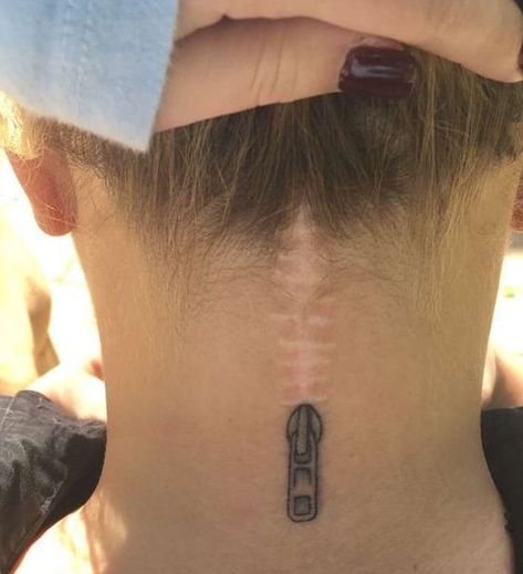 Integrating a scar into a tattoo! Zipper tattoo on the back of the neck | www.otziapp.com Zipper Tattoo, Stretch Mark Tattoo, Tattoo Over Scar, Stunning Tattoos, Scar Cover Up, Tattoos To Cover Scars, Mark Tattoo, Scar Tattoo, Inspiration Tattoos