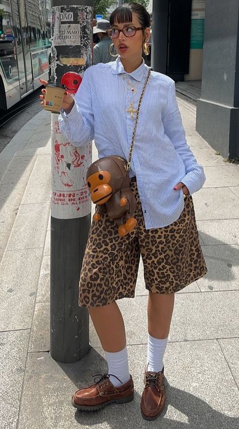 Baloon Pant Outfits Woman, August 2024 Fashion, Funky Summer Outfits Street Style, Fall Jorts Outfit, Mini Shirt Dress Outfit, Nyc Summer Fits, Summer Fashion 2025, Childish Gambino Concert Outfits, American High Street Style