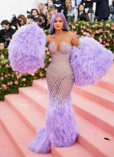 Met Gala Dresses Ideas, Kylie Jenner Met Gala, Kylie Jenner Dress, Met Gala Fashion, Camp Fashion, Gala Outfits, Charity Ball, Versace Gown, Girls Gang