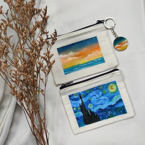 Pencil Bag Painting Ideas, Pencil Case Painting Ideas, Canvas Pouch Painting Ideas, Painting On Pouch, Pencil Case Painting, Wallet Painting Ideas, Pouch Painting Ideas, Painted Pencil Case, Wallet Painting