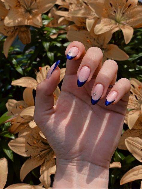 Gel Nails Ideas With Rhinestones, Blue French With Rhinestones, Indigo French Tip Nails, Blue And Gold Tip Nails, Blue And Gold Nails French Tip, Navy Blue Nails With Gold Glitter, Navy Blue Glitter French Tip Nails, Blue Sparkly Tips Nails, Sparkly Blue French Tip Nails Almond