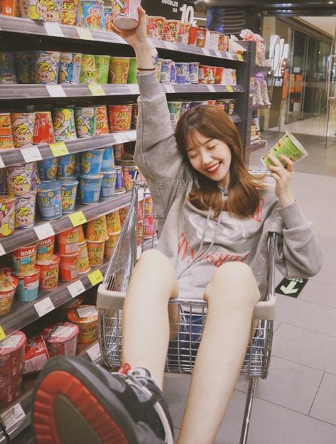 Shopping Cart Pose Reference, Supermarket Photoshoot Ideas, Supermarket Photoshoot, Supermarket Aesthetic, Schon Magazine, Asian Grocery Store, Asian Market, Asian Grocery, Drawing Poses