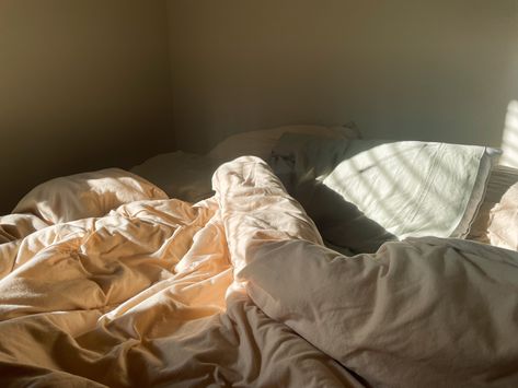 Bed Messy Aesthetic, Bed Comfy Aesthetic, Sleepy Morning Aesthetic, Making The Bed Aesthetic, Bed Aesthetic Morning, Morning Bed Aesthetic, Lazy Aesthetic, Sleepy Aesthetic, Sleeping Aesthetic