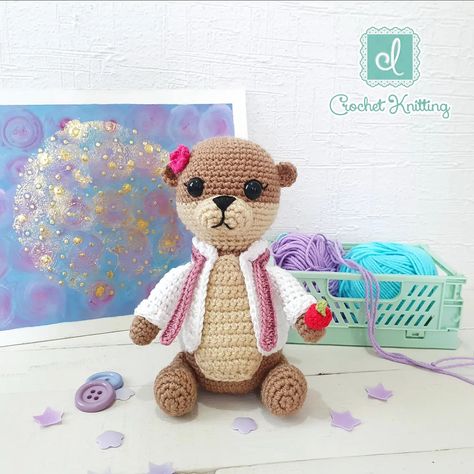 ℕ𝕦𝕥𝕣𝕚𝕒 𝕟𝕦𝕥𝕣𝕚 🍎🤎 #pedidopersonalizado . #tejidoamanoconmuchocorazón #Amigurumi #nutriologa #nutria #Crochet #nutricion #nutricionista #amigurumipersonalizado Amigurumi, Knitting, Crochet