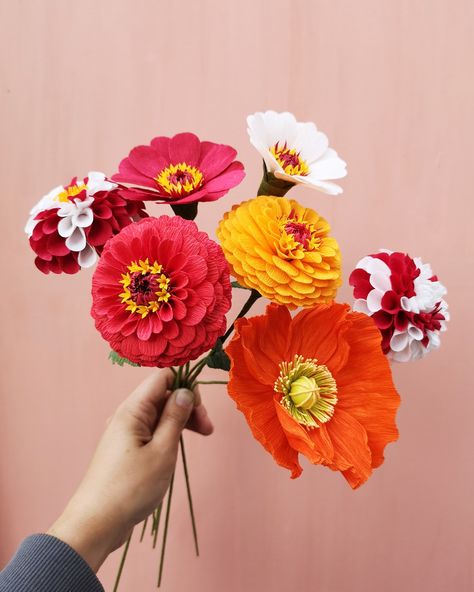 Crafternoon Ideas, Loose Florals, 3d Paper Flowers, Paper Flower Garlands, Paper Dahlia, Paper Flower Arrangements, Paper Quilling Flowers, Edible Paper, Easy Paper Flowers