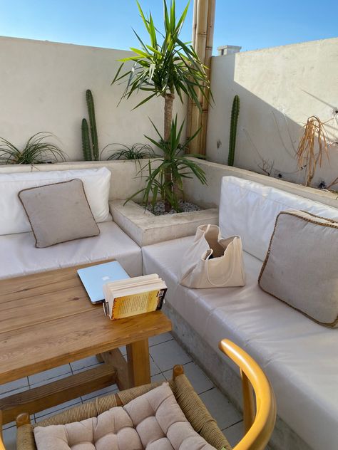 Courtyard Bench Seating, Small Deck Ideas, Best Greige Paint, Best Greige, Balcony Ideas Modern, Balcony Ideas On A Budget, Backyard Seating Area, Greige Paint, Courtyard Gardens Design