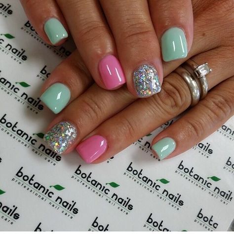 Spring 2023 Acrylic Nails, Spring Powder Dipped Nails, Spring Sns Nails, Powder Dipped Nails Ideas Summer, Dipped Nails Ideas Spring, Green Nails With Glitter, Pink And Green Nails Design, Spring Dip Powder Nails, Short Dip Powder Nails