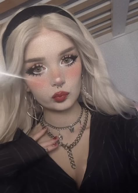 Milk Gore Makeup, Milkgore Makeup, Uwu Girl Makeup, Doll Makeup Pretty, Egirl Makeup Aesthetic, Milk Gore, Dollcore Makeup, Maid Makeup, E Girl Makeup