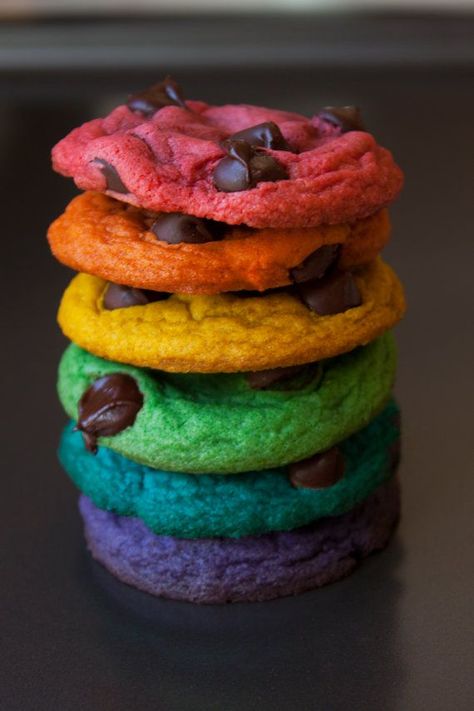 Pride Desserts, Carol Aesthetic, Rainbow Chocolate, Unicorn Food, Rainbow Desserts, Peach Party, Rainbow Cookies, Rainbow Food, Unicorn Foods