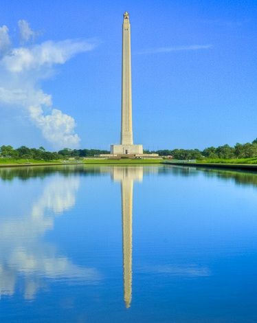 The San Jacinto Monument sits atop the plot of ground where Gen. Sam Houston defeated the army of Gen. Santa Anna and won our independence. San Jacinto Monument, Welcome To Texas, State Song, Auburn Washington, Santa Anna, Texas Baby, Texas Destinations, Travel Texas, Sam Houston