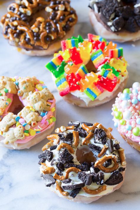 Elevating Store-bought Donuts Dunkin' Donuts, Donut Decorating Ideas, Donut Toppings, Donut Ideas, Doughnut Shop, Donuts Donuts, Donut Decorations, Cute Donuts, Homemade Donuts