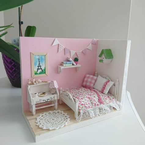 Mini Room Ideas, Diy Soap Carving, Doll Furniture Diy, Homemade Dolls, Mini Doll House, Doll House Crafts, Diy Yarn Crafts, Cardboard House, Paper Craft Diy Projects