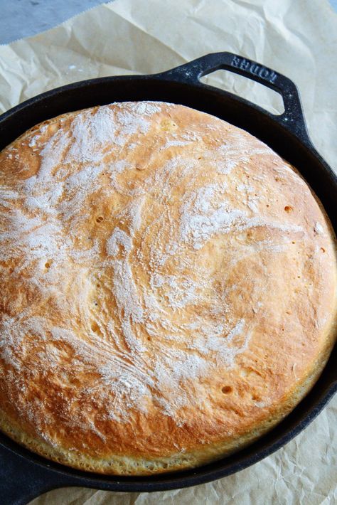 Easy No Knead Skillet Bread - A LA INGA No Knead Skillet Bread, Cast Iron Bread Recipes, Freezing Bread, Cast Iron Skillet Recipes Dinner, Skillet Bread, How To Store Bread, Homemade Bread Easy, Artisan Bread Recipes, Knead Bread