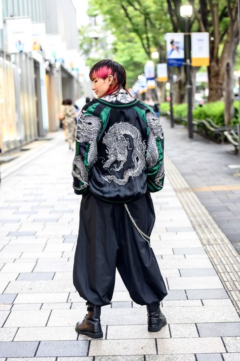 Tokyo Fashion Week 2022, China Fashion Street Style, Streetwear China, Tokyo Street Style Men, Japanese Street Fashion Casual, China Outfit, Asian Steampunk, Japan Street Fashion, Tokyo Fashion Week Street Styles