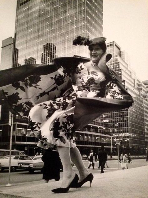 Blowin' in the Wind: Lovely Pictures Follow Infamous Skirt-Blowing Scenes of 'The Seven Year Itch' in 1955 ~ vintage everyday Bill Cunningham New York, Fashion Photography School, Bill Cunningham, Blowin' In The Wind, Creative Fashion Photography, Fashion Vibes, Experimental Photography, Photographs Of People, Photography Film