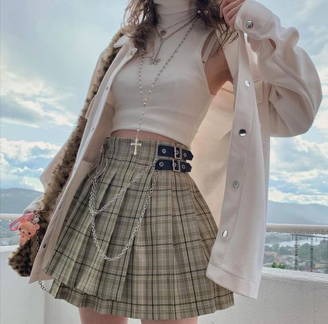 Indie Aesthetic Style, Alternative Outfit Ideas, Pleated Plaid Skirt, Boutique Owner, Ootd Inspo, Kawaii Fashion Outfits, Perfect Prom Dress, Indie Aesthetic, Midi Skirts