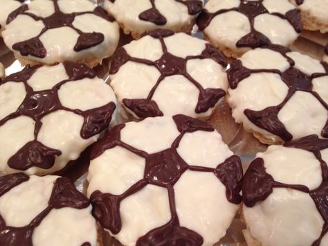 Chocolate soccer ball rice Krispy treats #temperedtreats Rice Krispie Cakes, Sports Theme Birthday, Soccer Theme, Dipped Oreos, Krispy Treats, Sports Food, Rice Krispy, Sports Party, Rice Krispie Treats