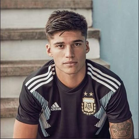 Argentina Football Team, Young Men Haircuts, Greek Men, Mens Hairstyles Thick Hair, Soccer Guys, Mens Casual Dress Outfits, Athletic Hairstyles, Corte De Cabelo Masculino, Football Boys