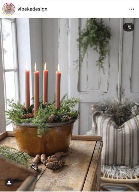 French Country Christmas, European Christmas, Winter Decorating, Cottage Christmas, Front Porch Christmas Decor Ideas, Porch Christmas Decor Ideas, Porch Christmas Decor, Front Porch Christmas, Christmas Decor Ideas Diy