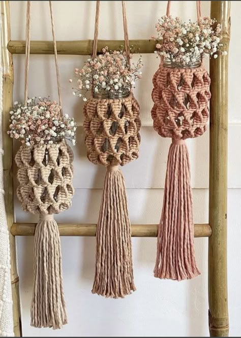 Macrame Household Items, Macrame Decor Ideas, Pola Macrame, Macrame Wall Hanging Tutorial, Plant Hanger Macrame, Keychain Macrame, Macrame Plant Hanger Tutorial, Macrame Plant Hanger Patterns, Macrame Knots Tutorial