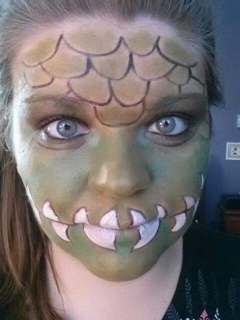 Crocodile stage makeup ~Lauren Sobczak Crocodile Face Paint, Crocodile Makeup, Peter Pan Musical, Peter Pan Play, Crocodile Costume, Peter Pan Jr, Blue Jurassic World, Peter Pan Costume, Animal Makeup