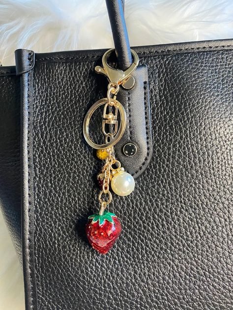 Strawberry Bag Charm Keychain Key Ring Car Charm Red Handmade New - Etsy Diy Charms Keychain, Bag Keychain Aesthetic, Bag Charms Diy, Strawberry Bag, Charm Necklace Diy, Key Change, Keychain Charms, Jewellery Maker, Stylish School Bags