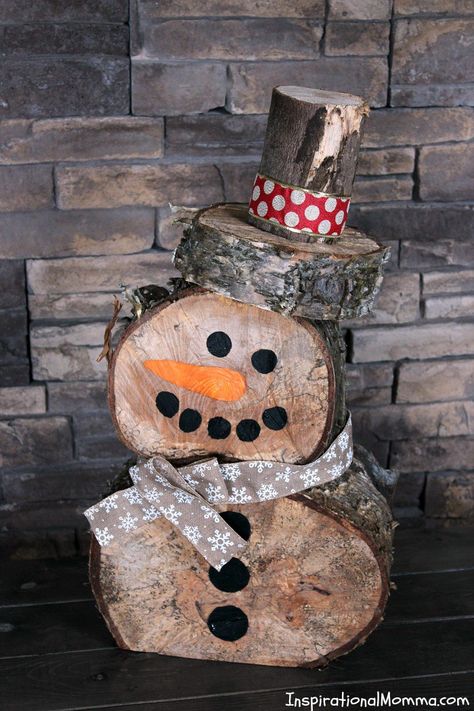 This DIY Log Snowman is so simple to make at a minimal cost. He is quite cute and is sure to create a festive winter wonderland! Log Snowman, Holiday Desserts Thanksgiving, Diy Snowman Decorations, Snowman Crafts Diy, Wooden Snowmen, Christmas Wreaths Diy Easy, Christmas Village Display, Diy Snowman, Village Display