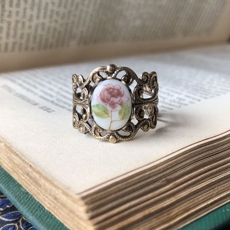 Mothers Gifts, Aesthetic Jewelry, Cameo Ring, Sketch Ideas, Funky Jewelry, Pink Vintage, Antique Earrings, Victorian Jewelry, Dream Jewelry