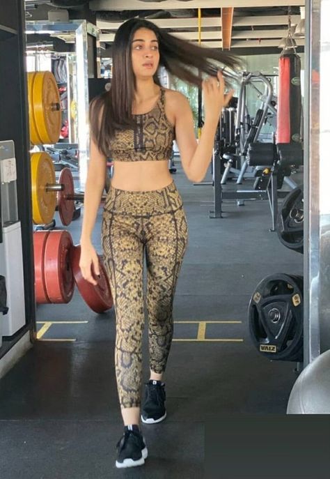 Anmol Baloch Gym Wear Pictures: Bold and Beautiful Anmol Baloch Pics, Anmol Baloch, Revealing Dresses, Brides And Grooms, Sports Bra And Leggings, Beautiful Dress Designs, Body Inspiration, Pakistani Actress, Wedding Moments