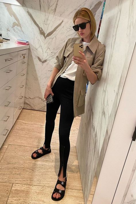 best spring trend to wear with leggings 23 Outfit, Hailey Rhode Baldwin, Rosie Huntington Whiteley Style, Dad Sandals, Rosie Huntington, Beige Outfit, Sandals Outfit, Chanel Sandals, Huntington Whiteley