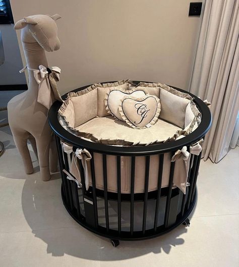 Beige Nursery Ideas, Luxury Baby Nursery, Luxury Baby Room, Cozy Baby Room, Cute Pregnancy Pictures, Baby Room Themes, Newborn Mom, Baby Room Inspiration, Baby Necessities