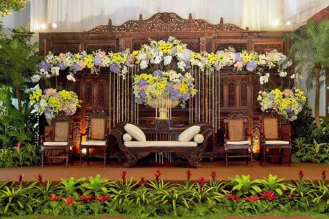 Java Classical Warm by MawarPrada Wedding Decoration - 001 Beach Reception Decorations, Dekor Pelaminan, Dekorasi Wedding, Javanese Wedding, Elegant Wedding Themes, Adat Jawa, Wedding Reception Backdrop, Wedding Background Decoration, Wedding Stage Design