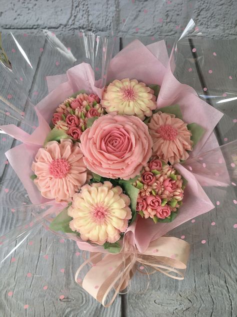 Cake Bouquet Flowers, Cupcake Bouquets, Flower Bouquet Cupcakes, Bouquet Cupcakes, Flower Cupcakes Bouquet, Bouquet Of Cupcake Flowers, Small Cupcake Bouquet, Cupcakes Flores, Cupcake Flower Bouquets