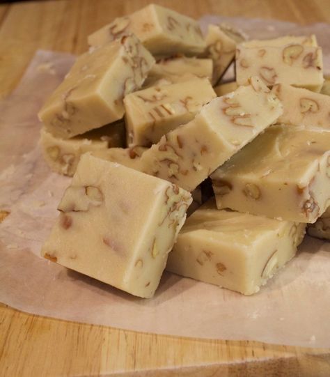 Brown sugar gets the credit for this creamy praline-like fudge that literally melts in your mouth. Coarsely chopped pecans brings perfect balance to its richness. Pecan Praline Fudge Recipe, Praline Fudge Recipe, Praline Fudge, The Epic Of Gilgamesh, My Country Table, Praline Cake, Praline Recipe, Pecan Praline, Epic Of Gilgamesh