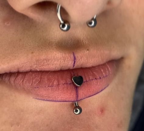 Piercing Vertical Labret, Labret Vertical, Vertical Labret Piercing, Vertical Labret, Labret Piercing, Beautiful Tattoos, Piercings, Tattoos, Quick Saves